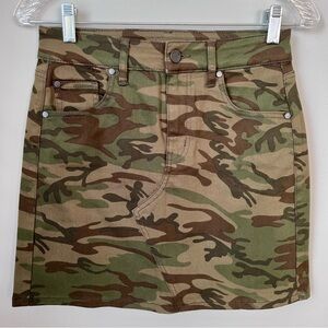 Evereve Level 99 Camo Print Green Mini Skirt pockets stretchy Size 25 Small